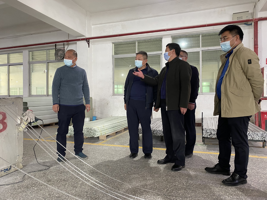 拉萨市广电局王局长莅临公司检查指导工作(图1)